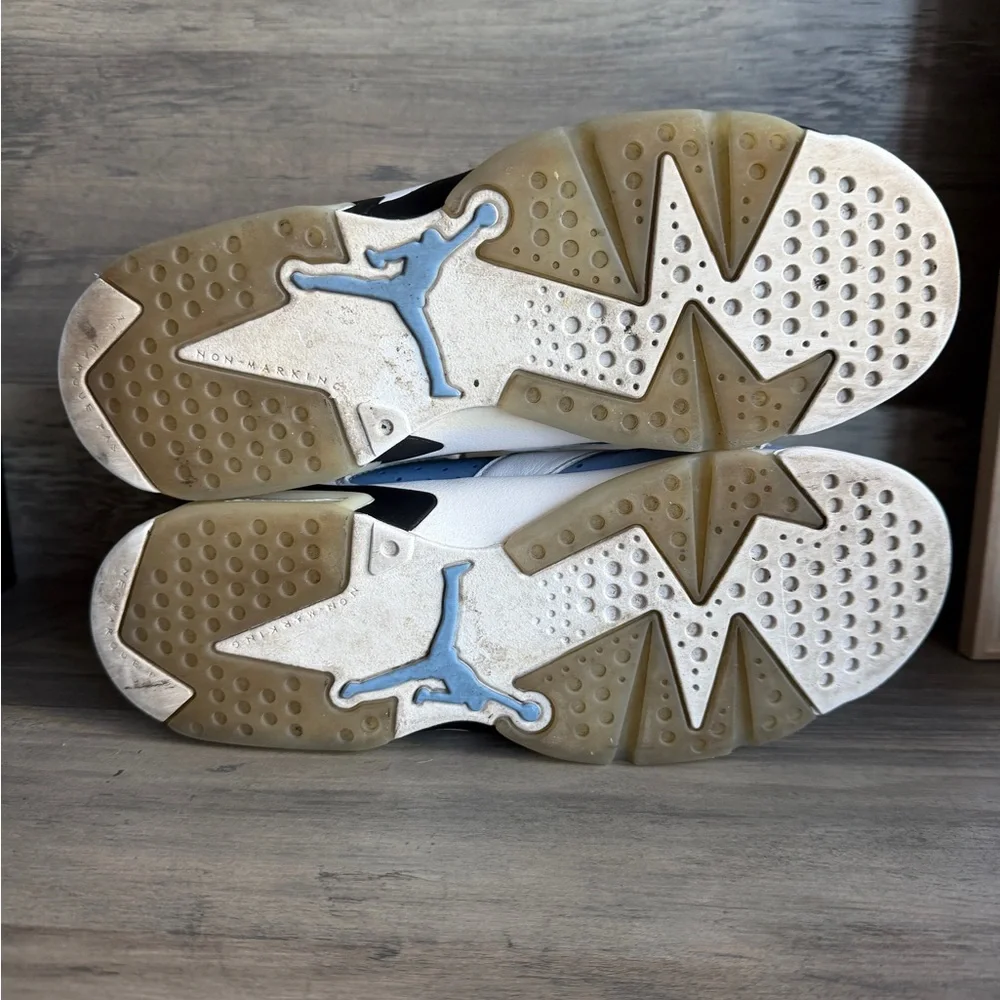 Air Jordan 6 Retro UNC Size 7Y University Blue
